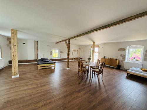 an empty living room with a table and chairs at Pokoje gościnne Agroturystyka in Gierałtów