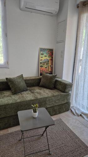 a living room with a couch and a table at Partie de ferme appartement in Paluds de Noves