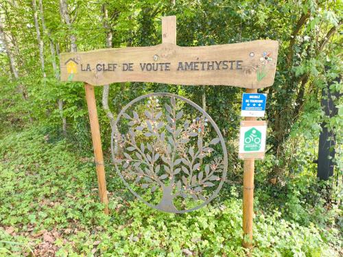 a sign that says let slip be your universe at La Clef De Voute Amethyste in Saint-Genest