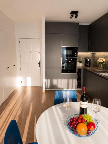Ocean Serenity Apartment, Sea View & Parking, Tenerife South Escape