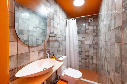 Cascais Cosy Family Suite with Shared Kitchen