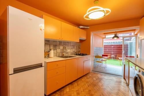 Cascais Cosy Family Suite with Shared Kitchen