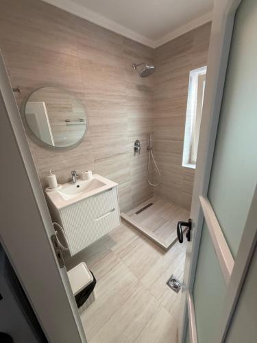 a bathroom with a sink and a mirror at Koko Pepito apartment in Lezhë