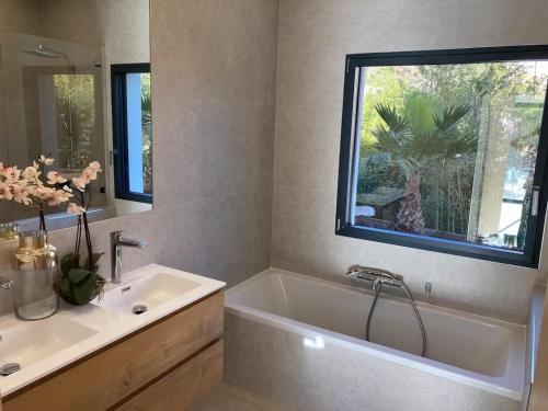 Dream azur House Riviera swimming-pool close to the beach