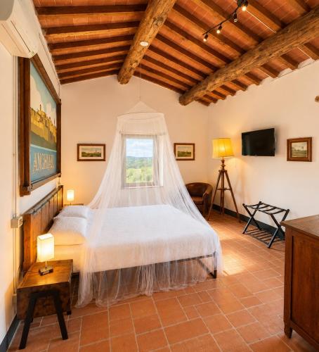 a bedroom with a bed and a window at Il cielo di Anghiari Guest house in Anghiari