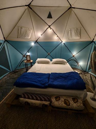 a bedroom with a bed in a igloo at Lake N Trails Exotic Glamping in Khālāpur