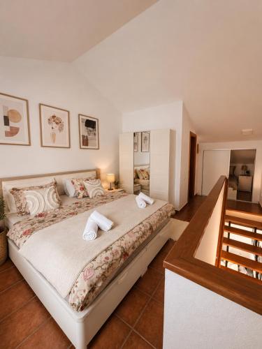 Golden Mile Apartment Steps from Las Vistas Beach