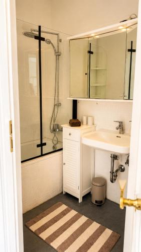 a bathroom with a sink and a shower at Pension zum Ziegenbart in Tangermünde