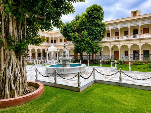 a courtyard with a fountain in front of a building at Bits Pilani Resort in Bagar