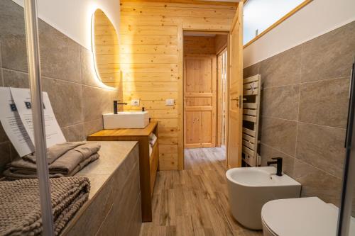 Bany a FaBe Chalet - Jacuzzi Panoramica & Mountain Escape