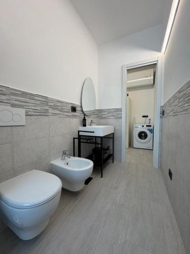 a bathroom with a toilet and a sink and a washing machine at Mono Chic by PortofinoVacanze in Rapallo