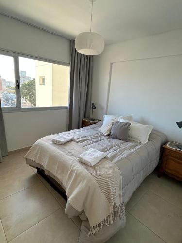 a bedroom with a large bed with towels on it at Refugio Centro in Puerto Madryn