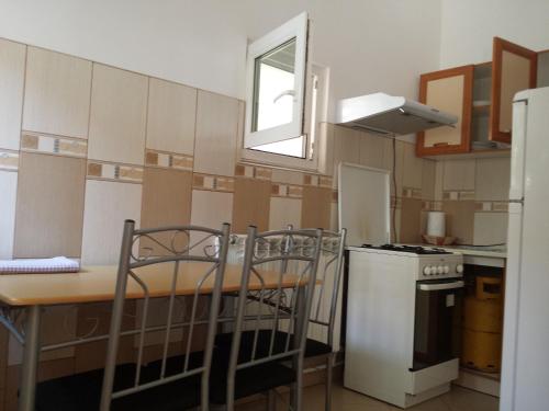 a kitchen with a table and a stove top oven at Apartamente Mitu in Eforie Nord