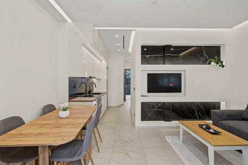Marble and Onyx Luxury Suite