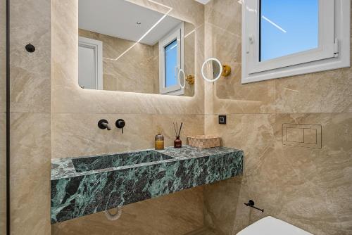 Marble and Onyx Luxury Suite