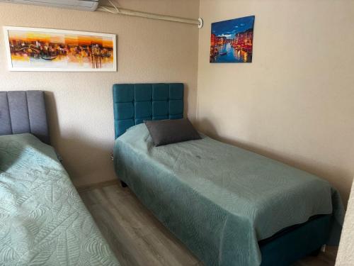 a room with two beds in a room with a bed at Apartman Happy 4 in Kragujevac