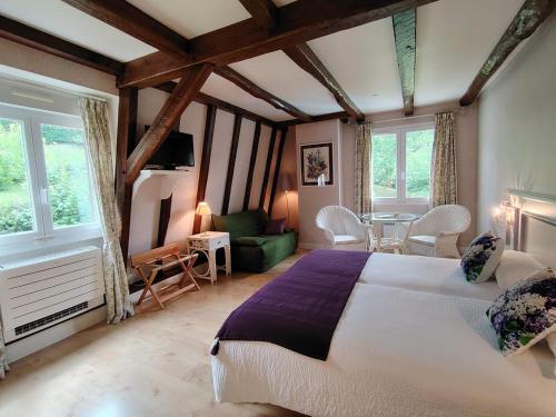 a bedroom with a large bed and a living room at Villa Ric in Saint-Céré