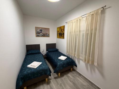 SeaWave - apt for 4 with patio, close to beach!