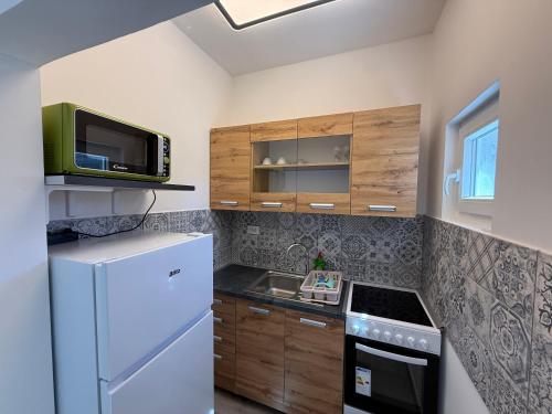 SeaWave - apt for 4 with patio, close to beach!