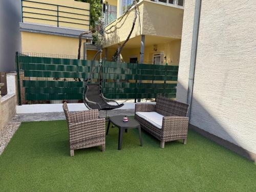 SeaWave - apt for 4 with patio, close to beach!