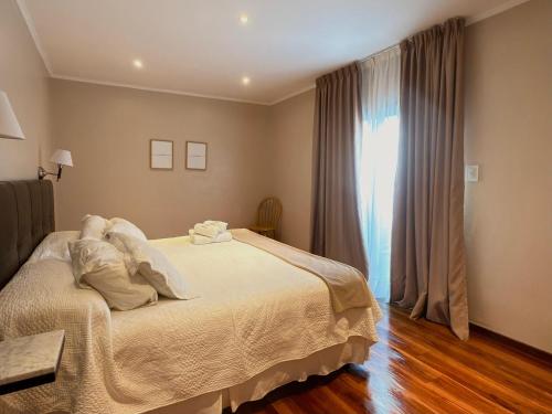 a bedroom with a large bed and a window at HYN Hotel Boutique in General Belgrano