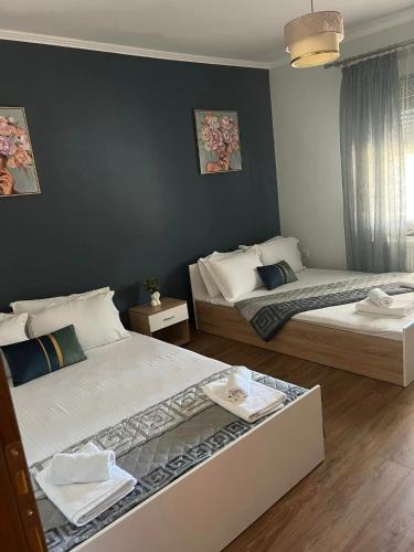 two beds in a room with two tables at MARIALENA HOMe in Petropiyí