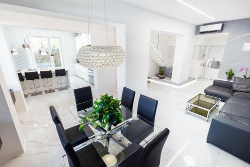Macan Luxury Apartment photo 3