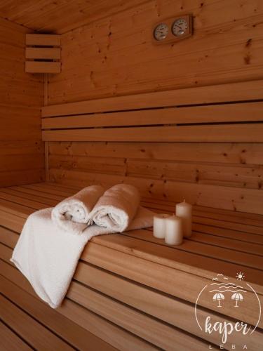 a room with two towels and candles in a sauna at Kaper Łeba - Domki Nad Morzem in Łeba