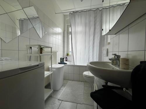 a white bathroom with a sink and a toilet at Ruhiger Flussblick vom Balkon all-in 5G in Gera