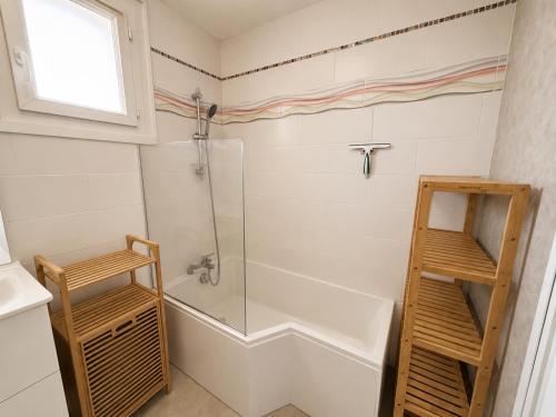 a bathroom with a shower and a toilet and a tub at Le Panorama Chic 4prs-Parking in Bourg-en-Bresse