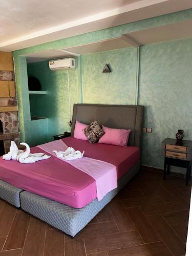 a bedroom with a bed with two swans on it at Ouzoud le Panorama in Ouzoud