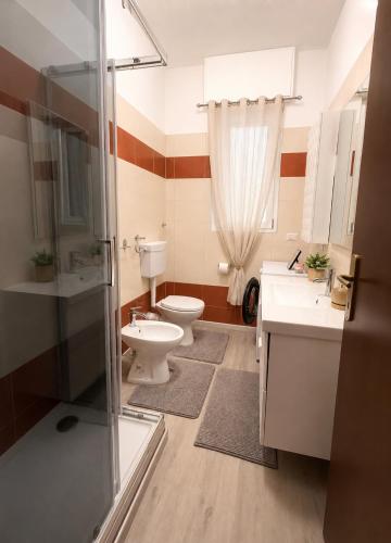 a bathroom with a toilet and a sink and a shower at Liam House - Stanza 2 in Limbiate