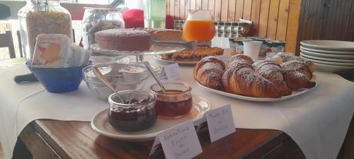 a table with different types of pastries and cakes at Albergo Ristorante Il Torrione in Auditore