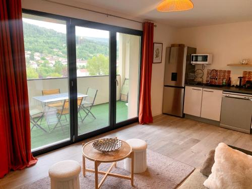 Logement 2 chambres au calme avec séjour et balcon 1 au Rdc a Gérardmer