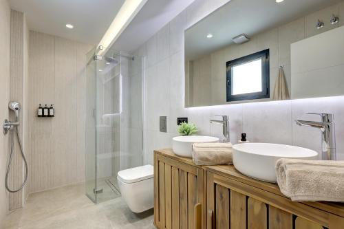 Stylish Terrace House with Heated Pool, Old Town Estepona