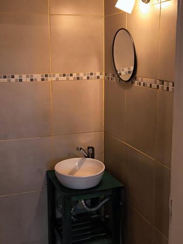 a bathroom with a sink and a mirror at Parvis Magna Hostal in Guaymallen