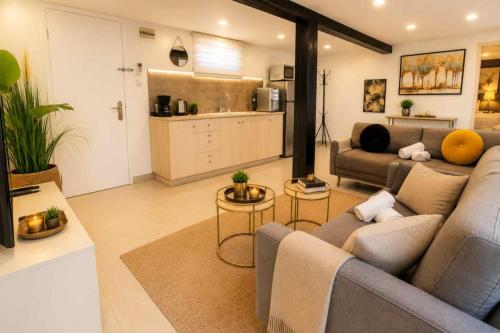 a living room with a couch and a kitchen at Barak Royal Suites 20 sea view - ג'קוזי בחצר ומרפסות עם נוף לים in Eilat