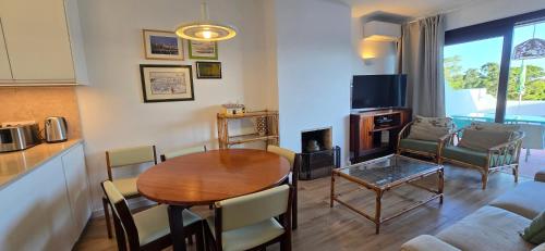 At a sea view top-floor apt, 500 m from the beach!