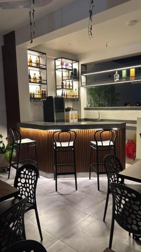 a restaurant with tables and chairs and a bar at Hotel El Galeón in Paracas