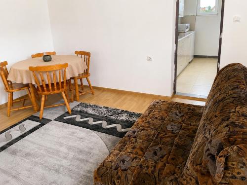 a living room with a table and a couch at Apartment Pasic in Petrovaradin