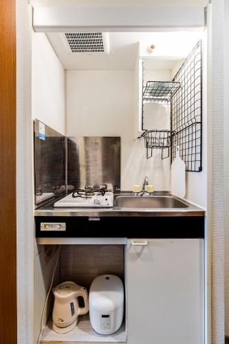 a small bathroom with a sink and a sink at 大濠ウエストビレッジ209 in Fukuoka
