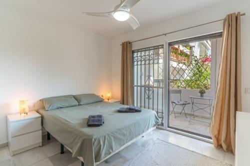 a bedroom with a bed and a balcony at Sunny Calahonda Park in Sitio de Calahonda