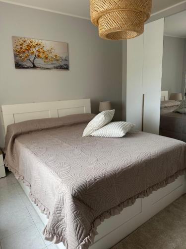 a bedroom with a bed and a painting on the wall at Domus Relax in Battipaglia