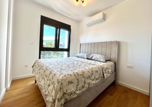 a bedroom with a bed and a window at 1bd New and Modern Apt with Sea View "Blue Horizon" in Bar