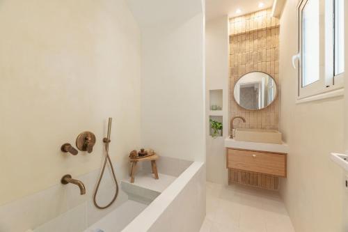 Hideaway near Acropolis, Hammam Shower, Fireplace!