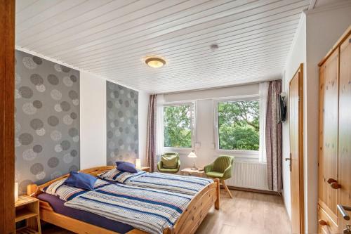a bedroom with a bed and a window at Haus Hermes in Kirchhundem
