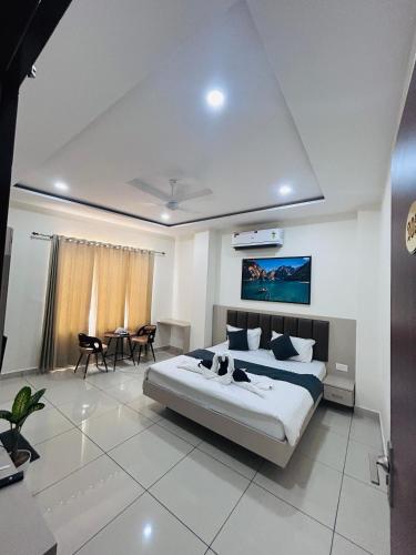 a bedroom with a large bed in a room at hotel capetown in Sirsa