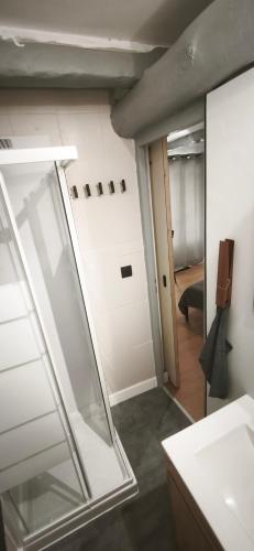 a bathroom with a mirror and a sink at Le Ventoux - Studio Climatisé - Provence in Aubignan