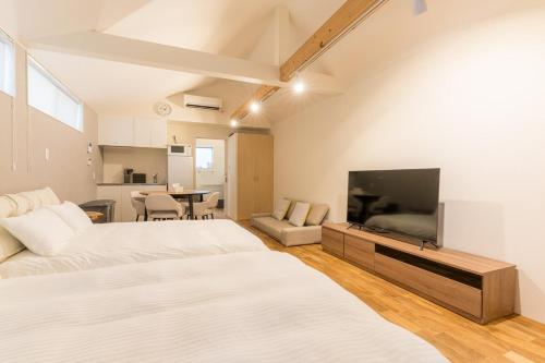 Direct Airport & Namba USJ Access Private Stay