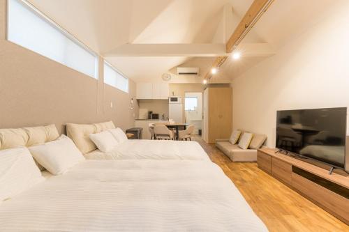 Direct Airport & Namba USJ Access Private Stay